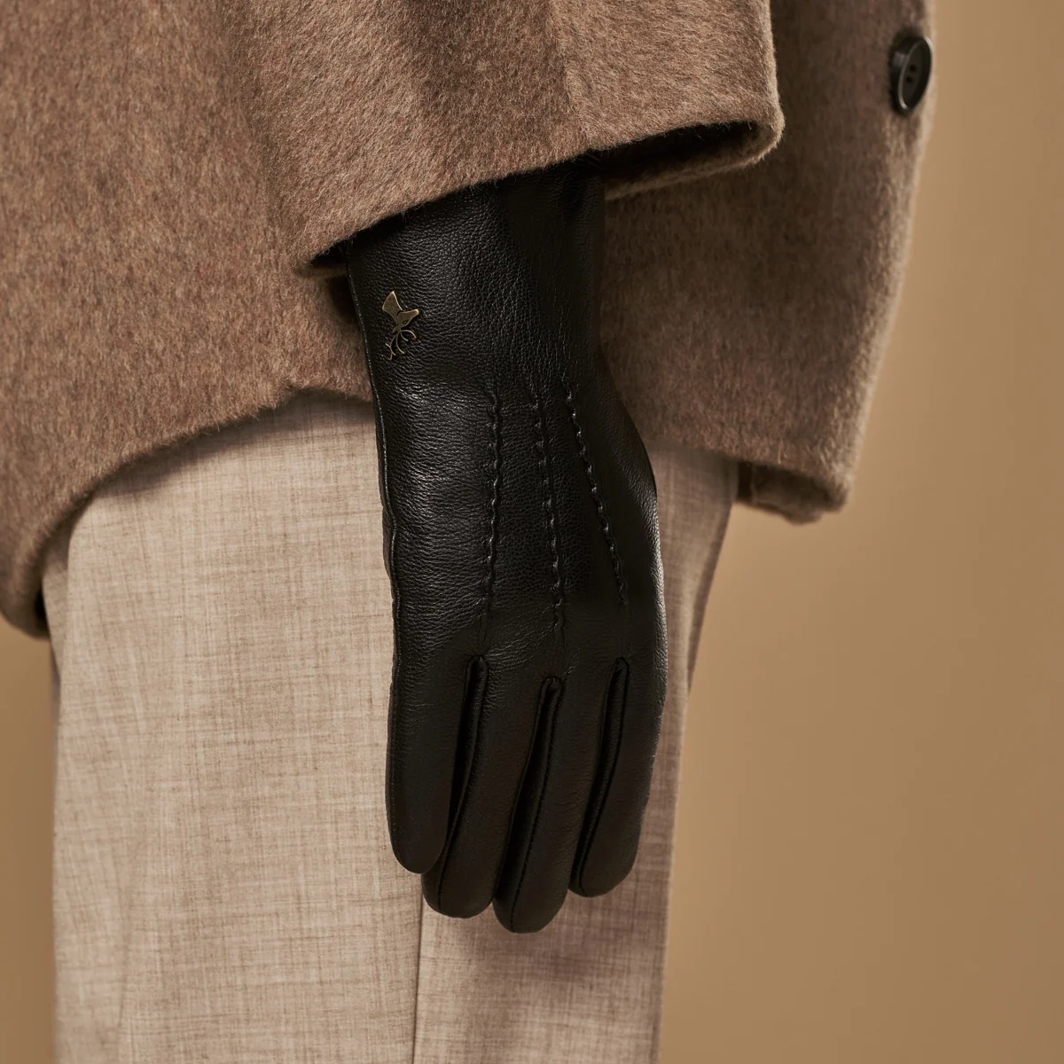 Alessandra (black) - Goatskin leather gloves with lambswool lining & touchscreen feature - Image 12