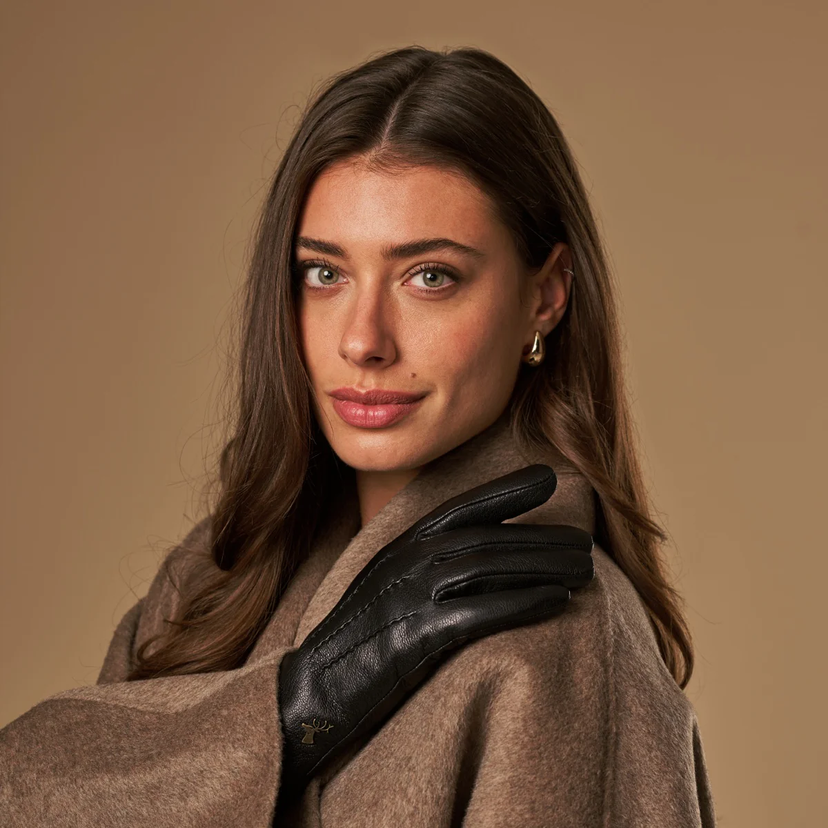 Alessandra (black) - Goatskin leather gloves with lambswool lining & touchscreen feature - Image 6