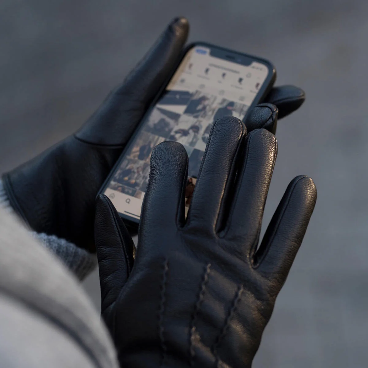 Alessandra (black) - Goatskin leather gloves with lambswool lining & touchscreen feature - Image 7