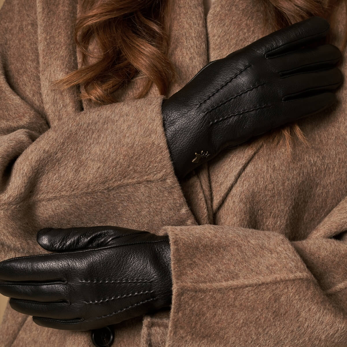Alessandra (black) - Goatskin leather gloves with lambswool lining & touchscreen feature - Image 8