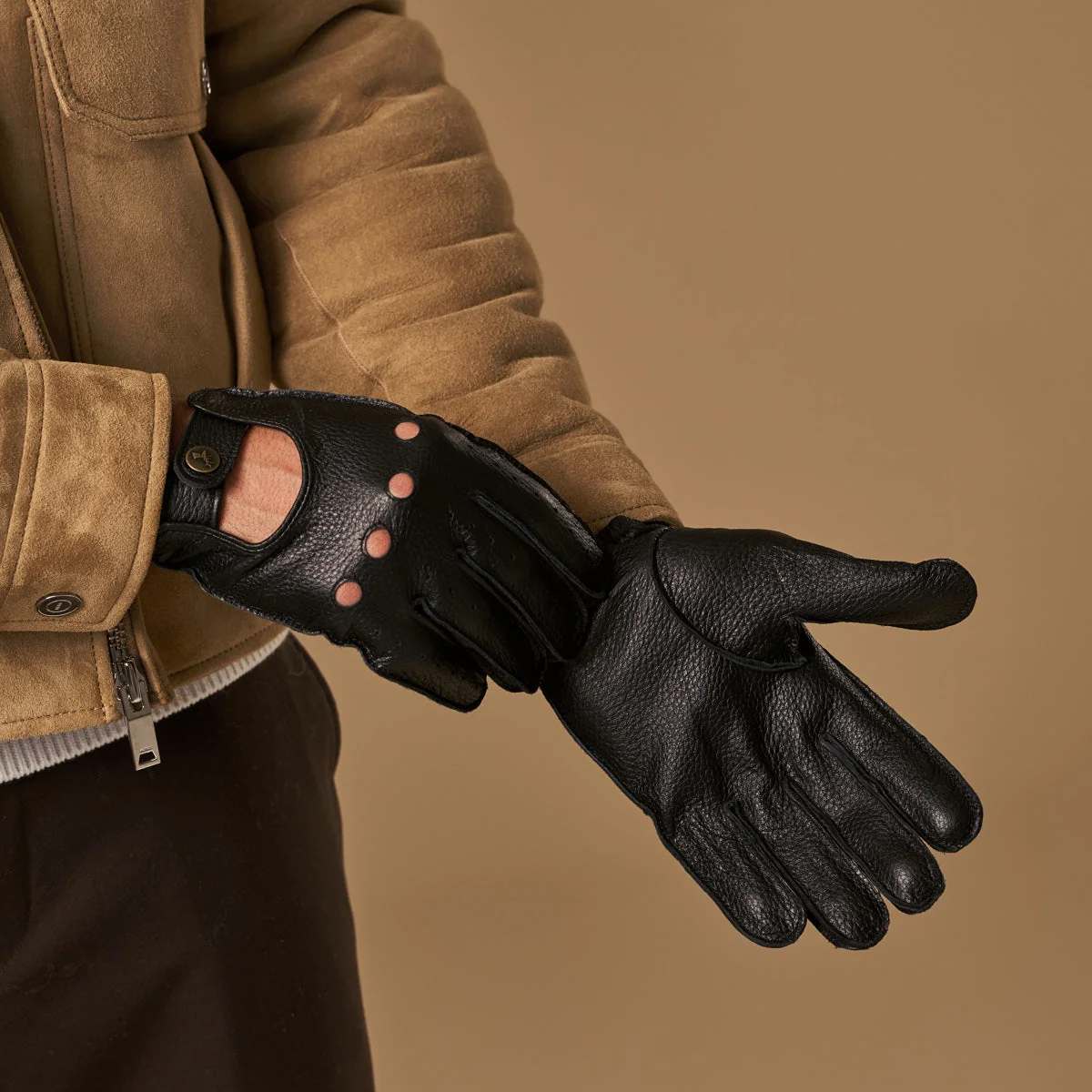 Austin (black) – Luxurious men's driving gloves made of American deerskin leather - Image 5