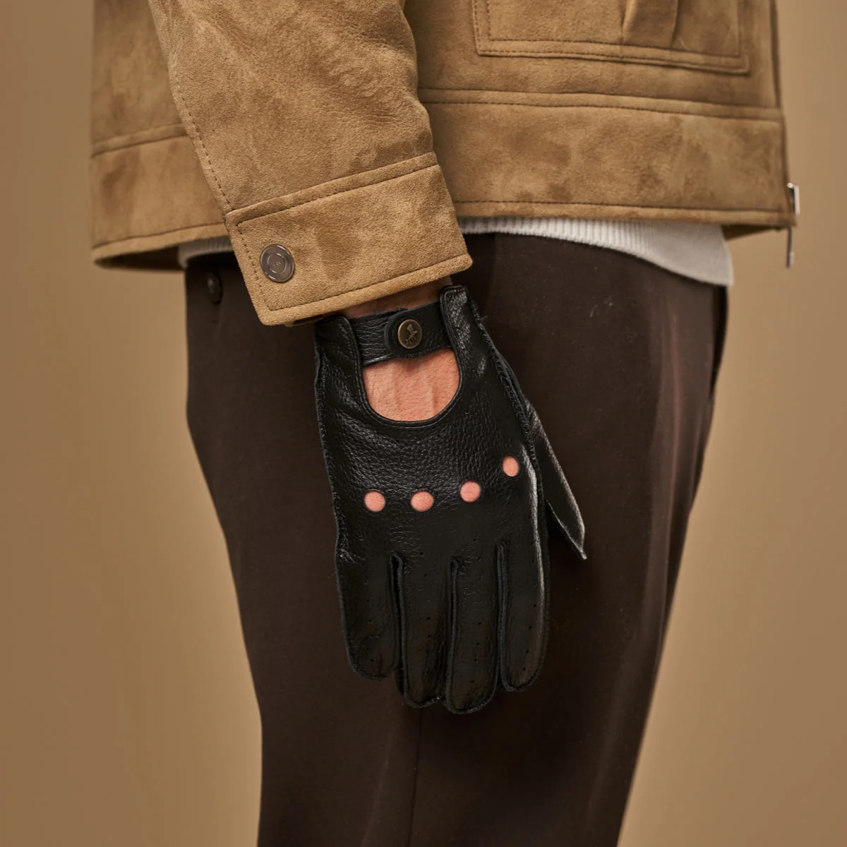 Austin (black) – Luxurious men's driving gloves made of American deerskin leather - Image 8