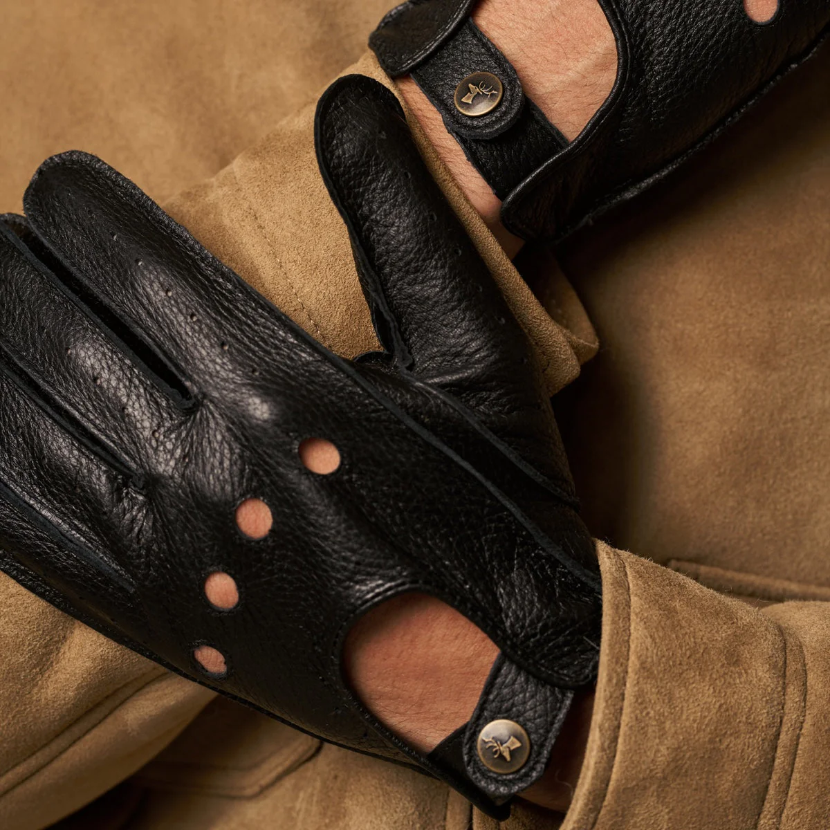 Austin (black) – Luxurious men's driving gloves made of American deerskin leather - Image 9