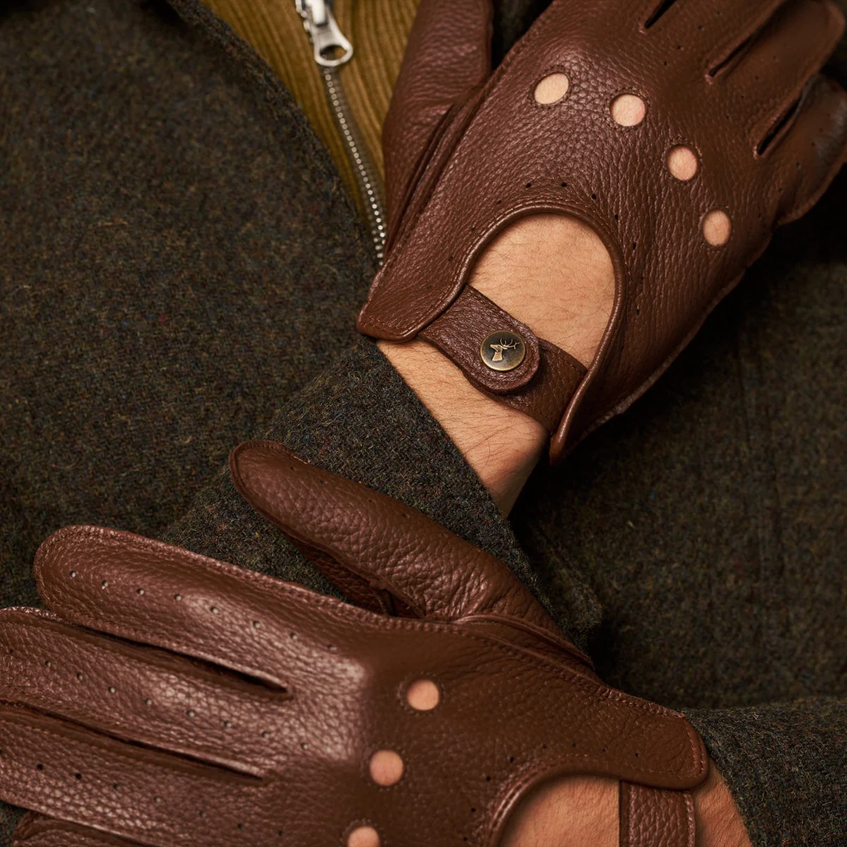 Austin (brown) – Luxurious men's driving gloves made of American deerskin leather - Image 8