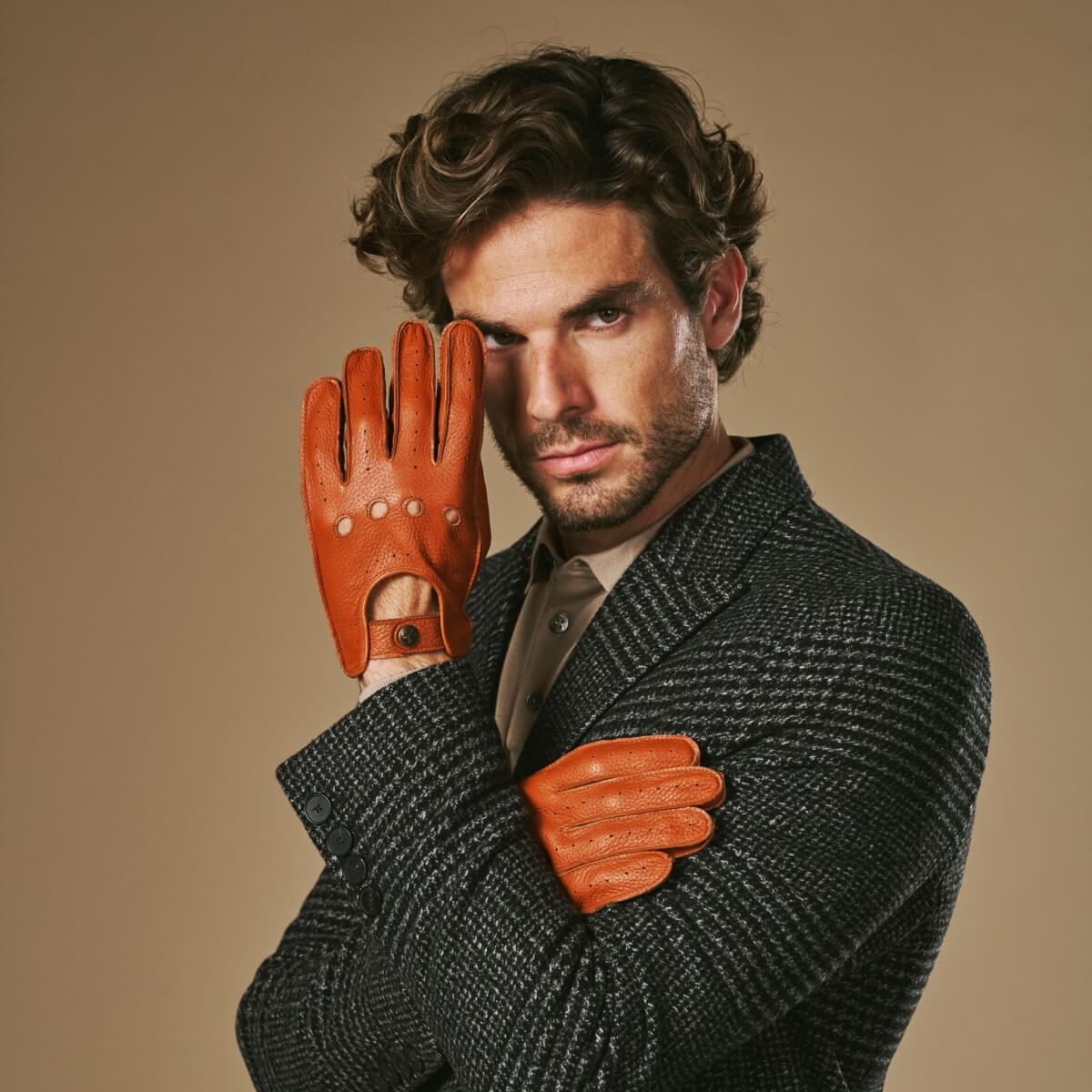 Austin (cognac) – Luxurious men's driving gloves made of American deerskin leather - Image 3