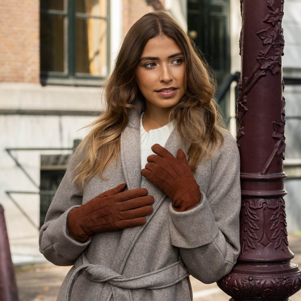 Elizabeth (brown) - Suede leather gloves with warm faux fur lining - Image 6