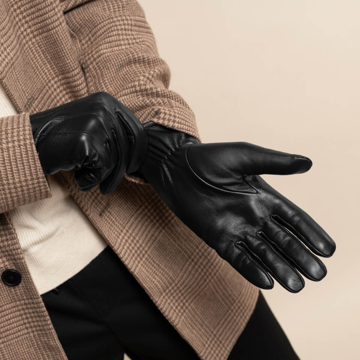 Jake (black) - Sheepskin gloves with warm fleece lining & touchscreen feature - Image 11