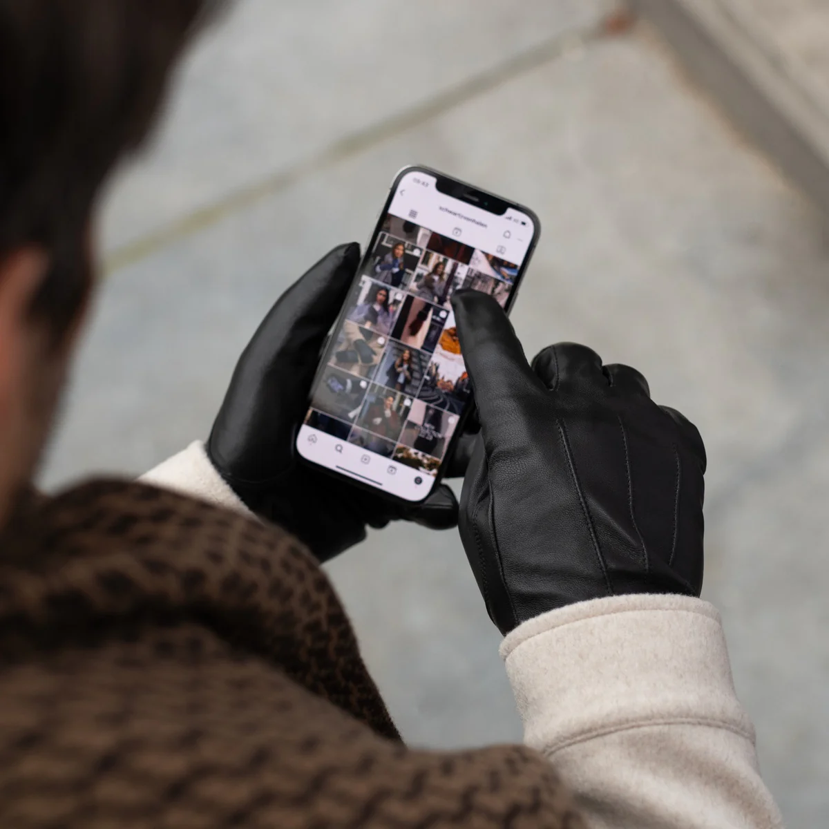 Jake (black) - Sheepskin gloves with warm fleece lining & touchscreen feature - Image 6