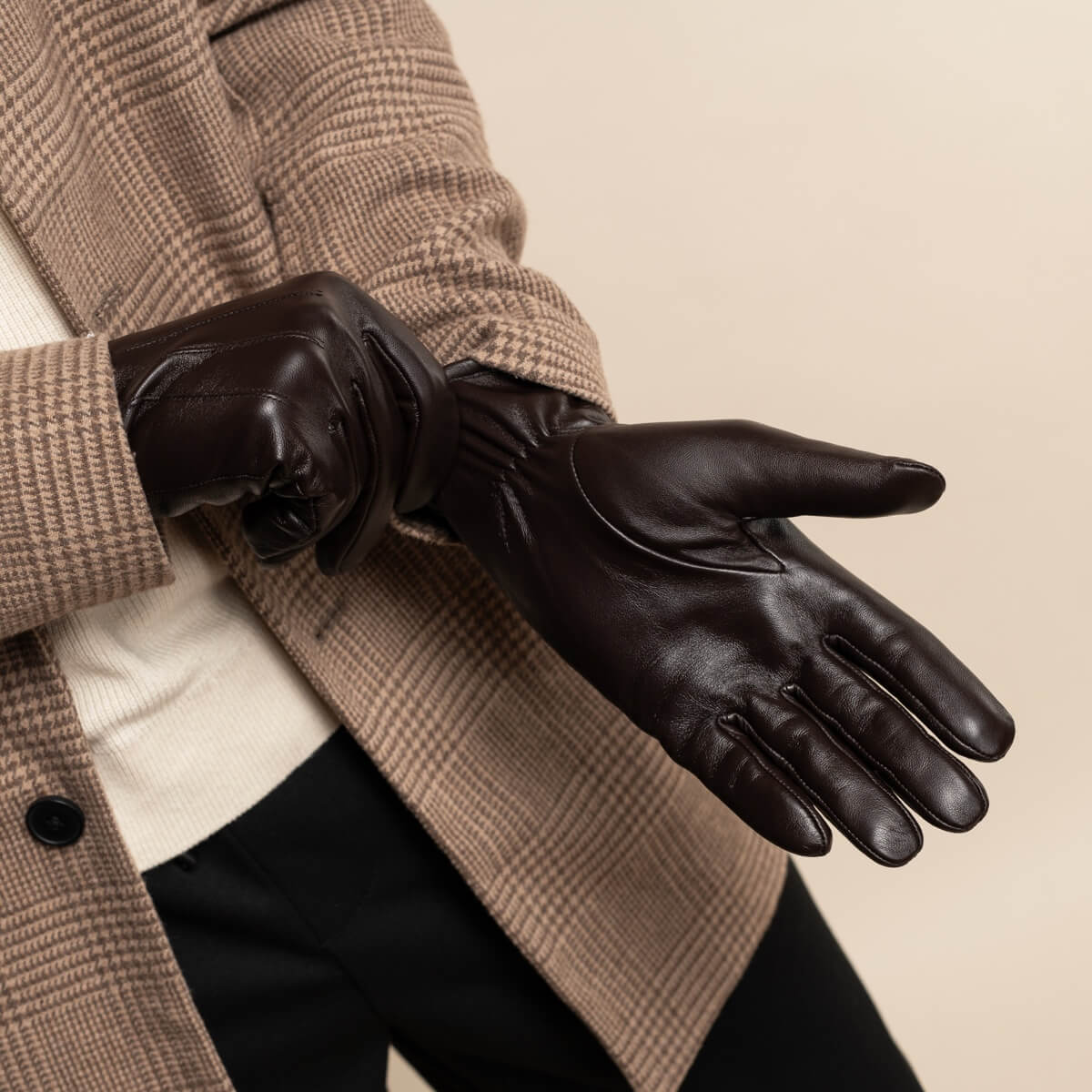 Jake (dark brown) - Sheepskin gloves with warm fleece lining & touchscreen feature - Image 10