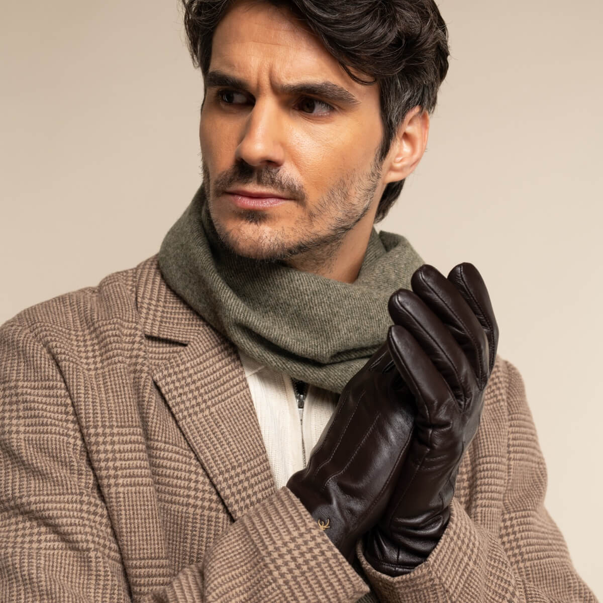 Jake (dark brown) - Sheepskin gloves with warm fleece lining & touchscreen feature - Image 6
