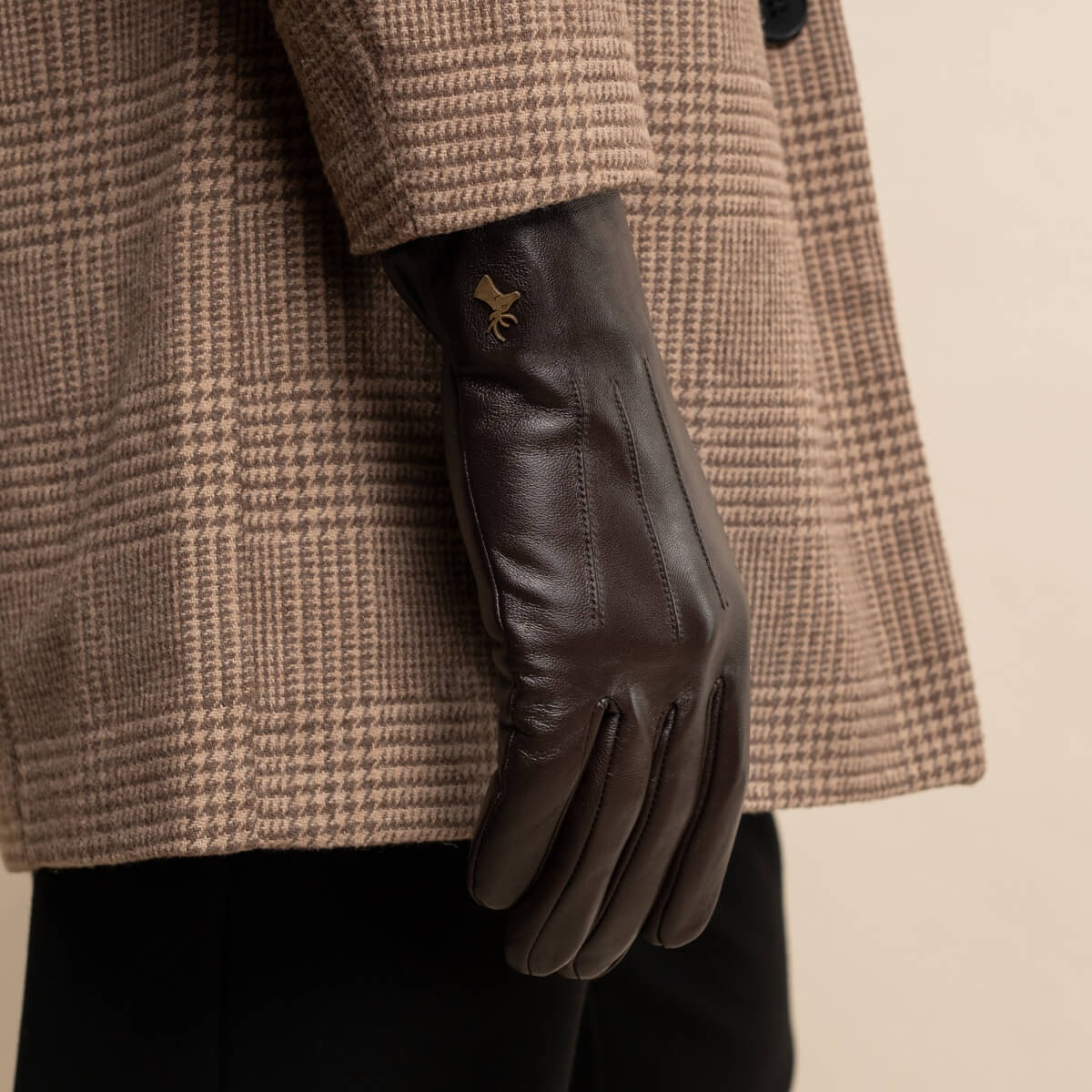 Jake (dark brown) - Sheepskin gloves with warm fleece lining & touchscreen feature - Image 7