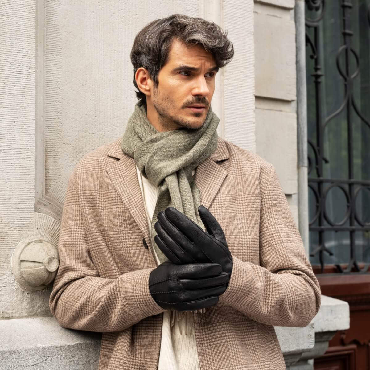 Jaxon (black) - Goatskin leather gloves with luxurious faux fur lining & touchscreen feature - Image 12