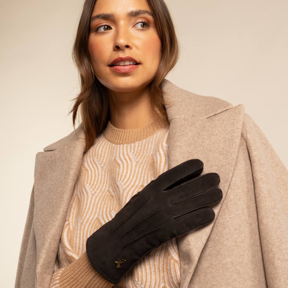 Josie (brown) - Suede goatskin leather gloves with luxurious sheep fur lining - Image 10