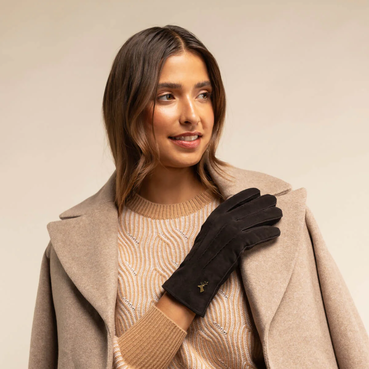 Josie (brown) - Suede goatskin leather gloves with luxurious sheep fur lining - Image 6