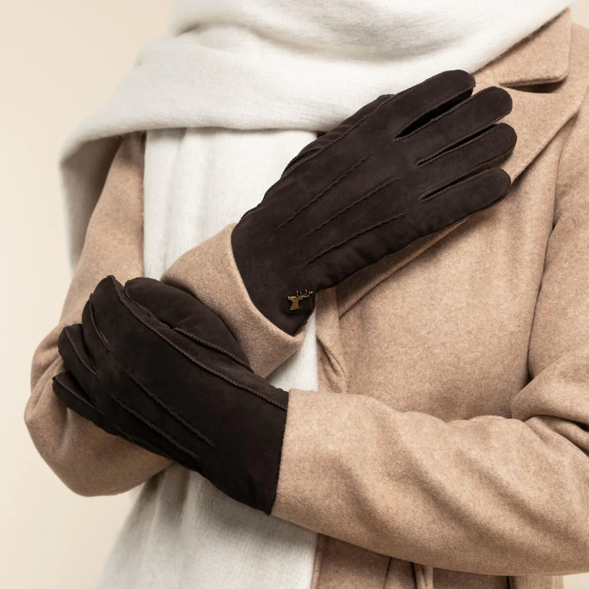 Josie (brown) - Suede goatskin leather gloves with luxurious sheep fur lining - Image 7