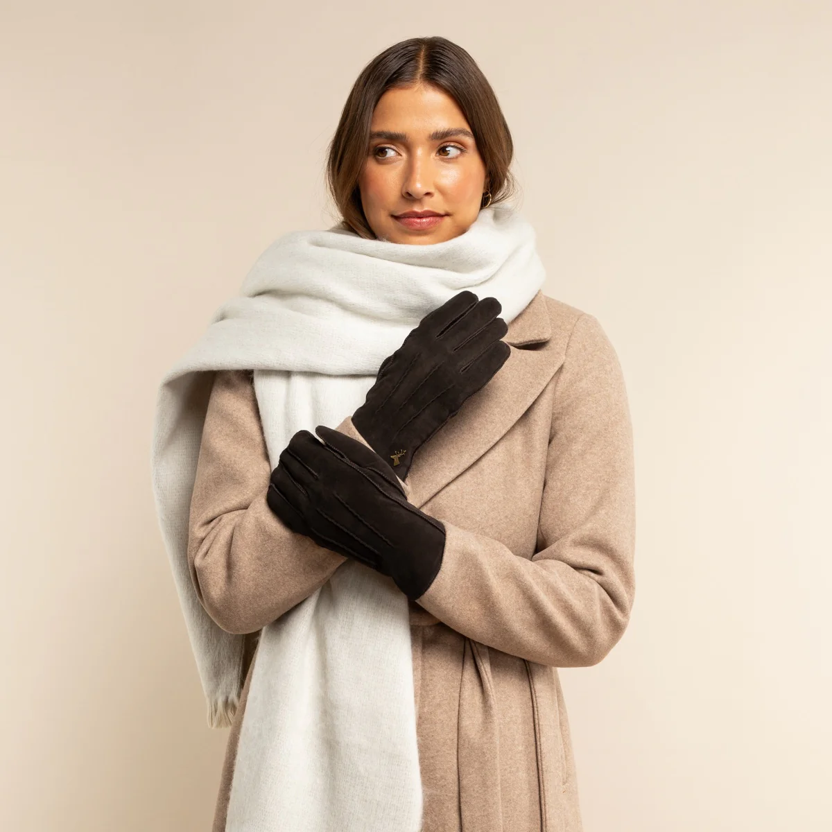 Josie (brown) - Suede goatskin leather gloves with luxurious sheep fur lining - Image 8