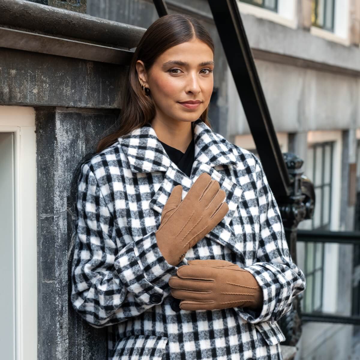 Josie (camel) - Suede goatskin leather gloves with luxurious sheep fur lining - Image 6