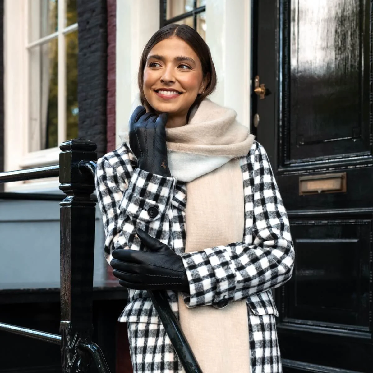 Julia (black) - Goatskin leather gloves with luxury faux fur lining & touchscreen feature - Image 7