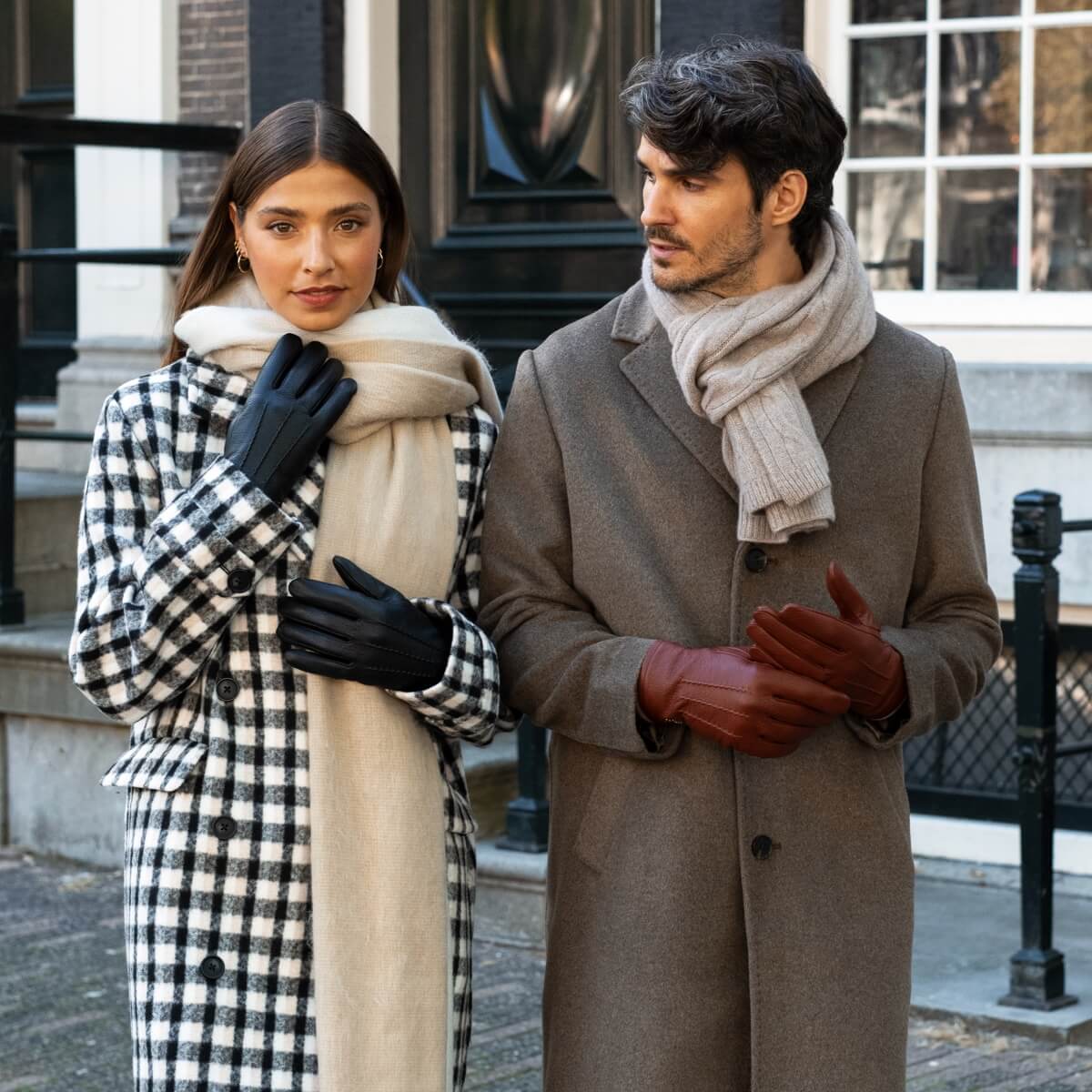 Julia (black) - Goatskin leather gloves with luxury faux fur lining & touchscreen feature - Image 9