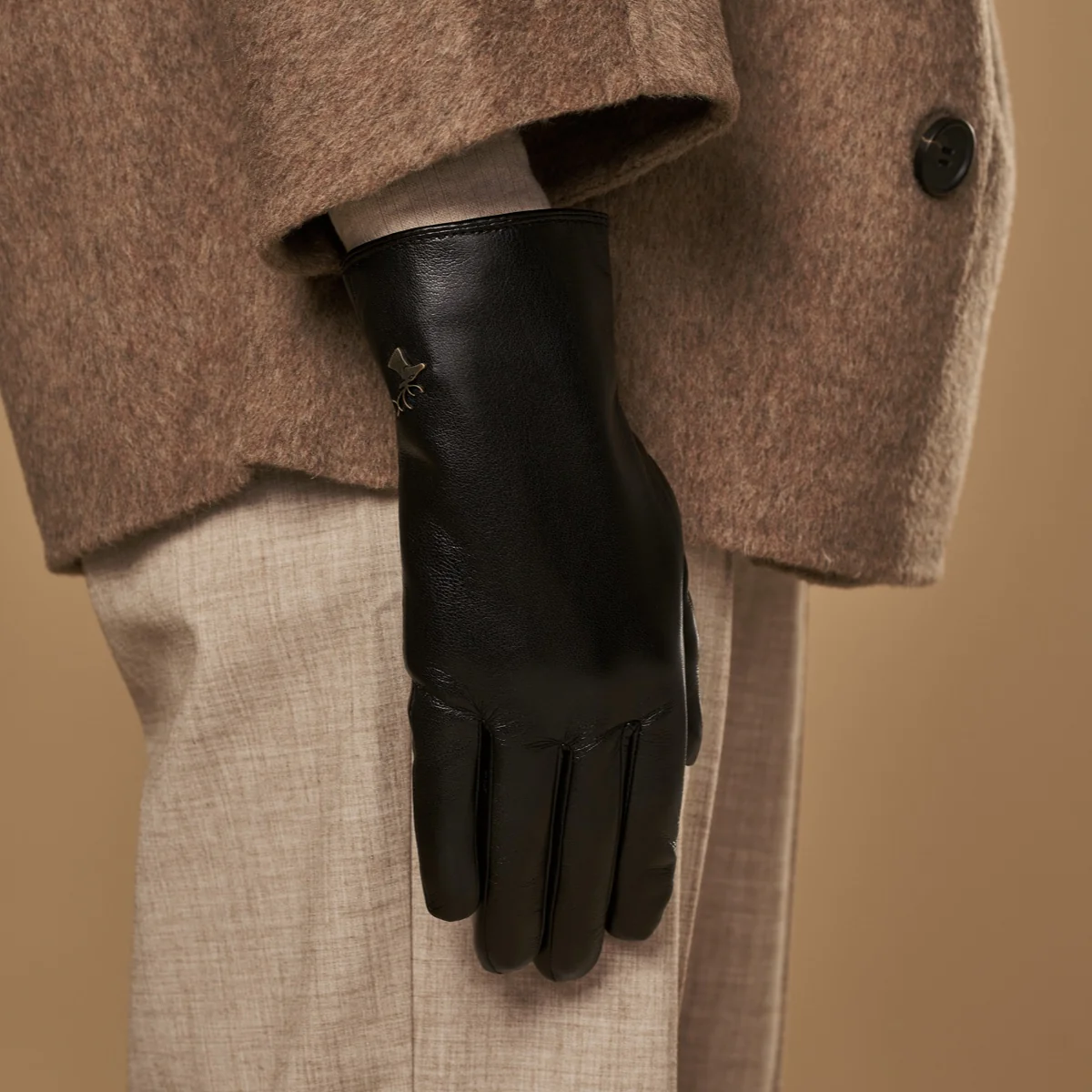 Luna (black) - Vegan leather gloves with warm fleece lining & touchscreen feature - Image 11