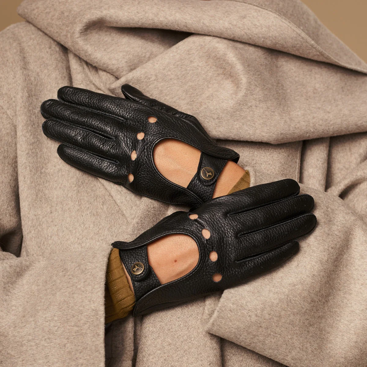 Marley (black) – Luxurious women's driving gloves made of American deerskin leather - Image 10