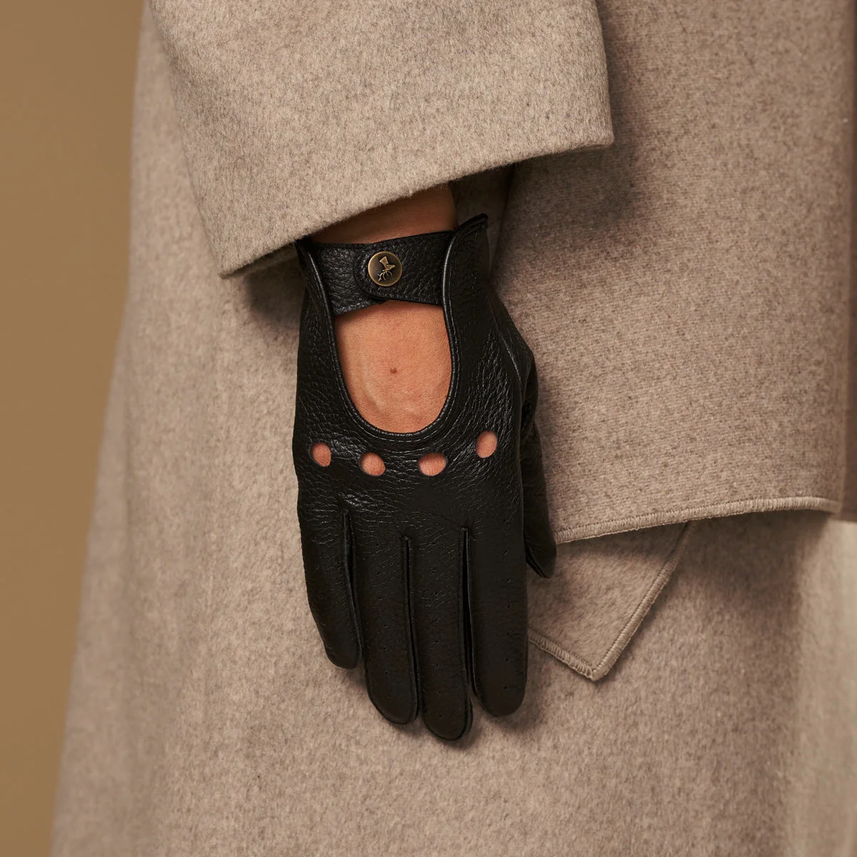 Marley (black) – Luxurious women's driving gloves made of American deerskin leather - Image 4