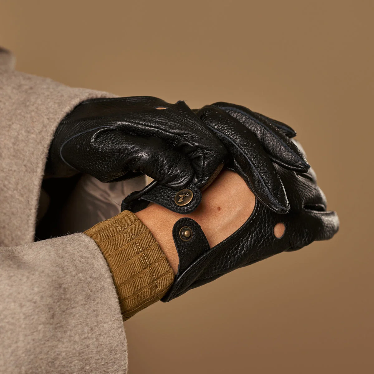 Marley (black) – Luxurious women's driving gloves made of American deerskin leather - Image 7