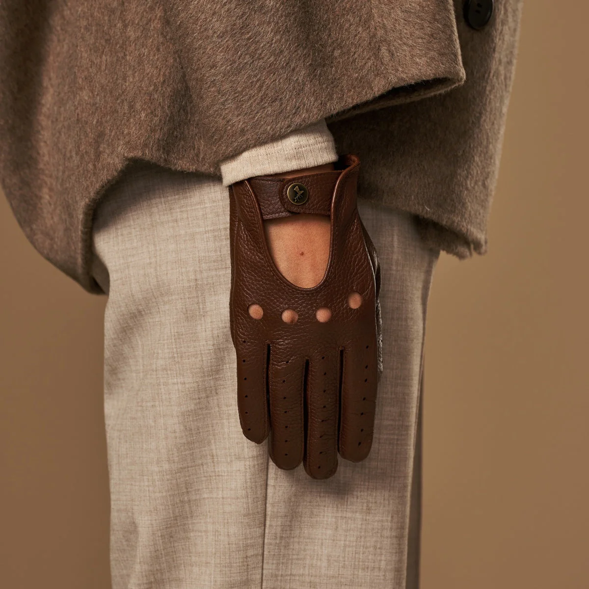 Marley (brown) – Luxurious women's driving gloves made of American deerskin leather - Image 5