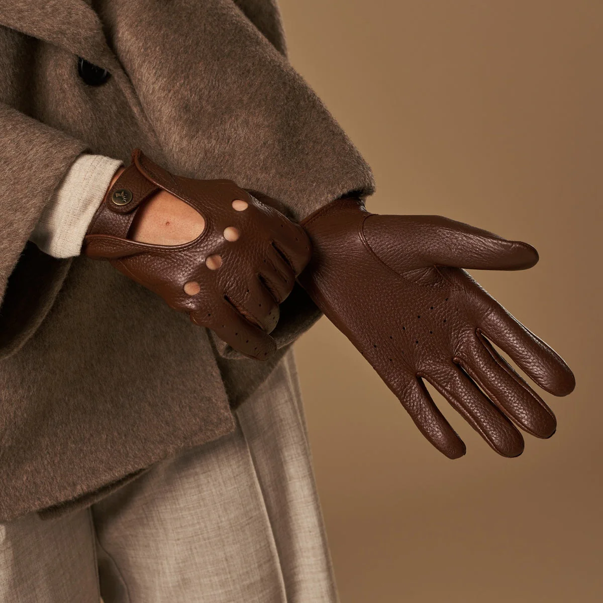 Marley (brown) – Luxurious women's driving gloves made of American deerskin leather - Image 8