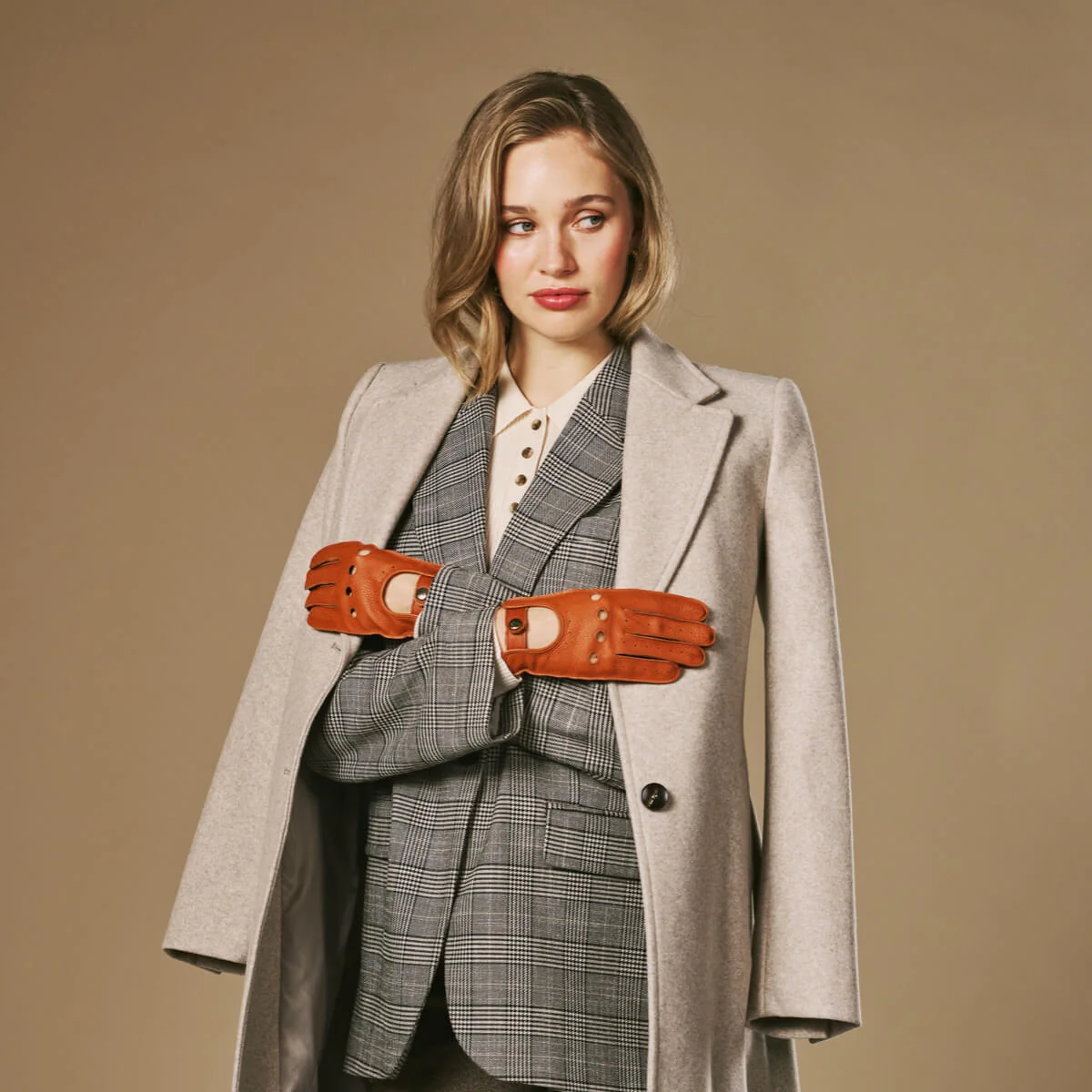 Marley (cognac) – Luxurious women's driving gloves made of American deerskin leather - Image 5