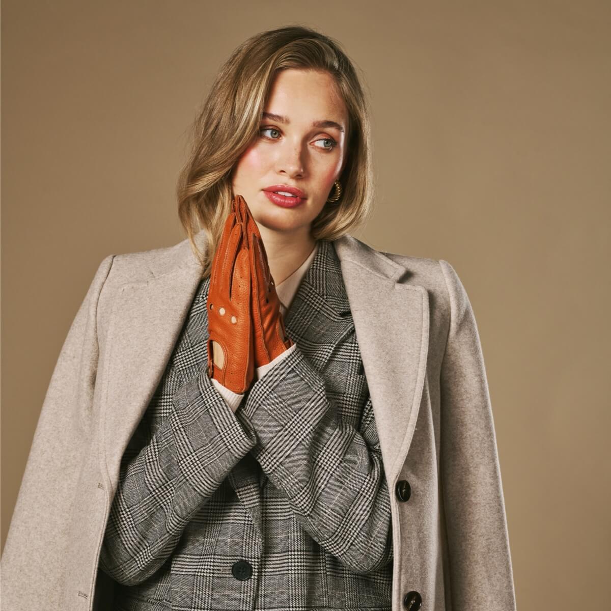 Marley (cognac) – Luxurious women's driving gloves made of American deerskin leather - Image 7