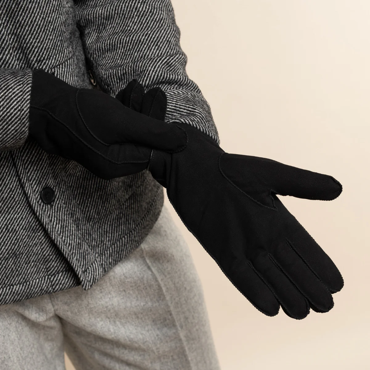 Matthew (black) - Suede goatskin leather gloves with luxurious sheep fur lining - Image 8