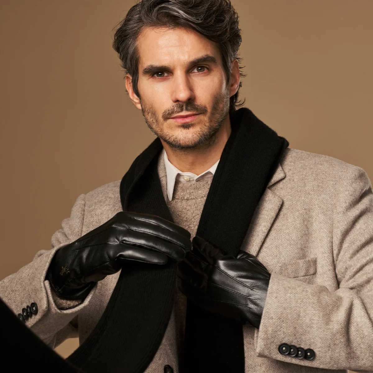 Musk (black) - Vegan leather gloves with fleece lining & touchscreen feature - Image 11