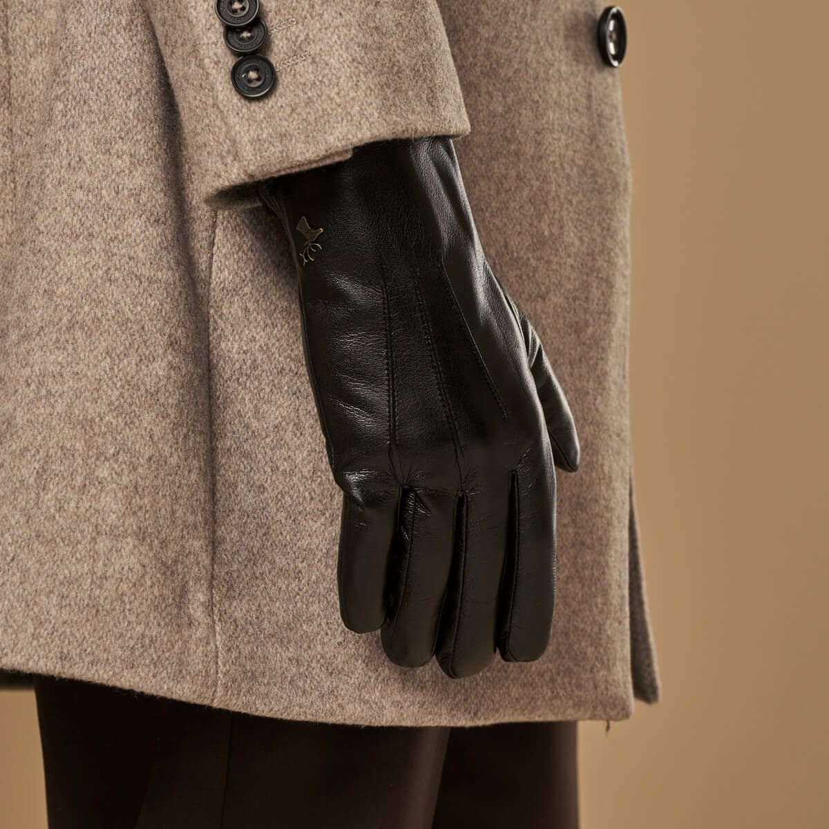 Musk (black) - Vegan leather gloves with fleece lining & touchscreen feature - Image 8