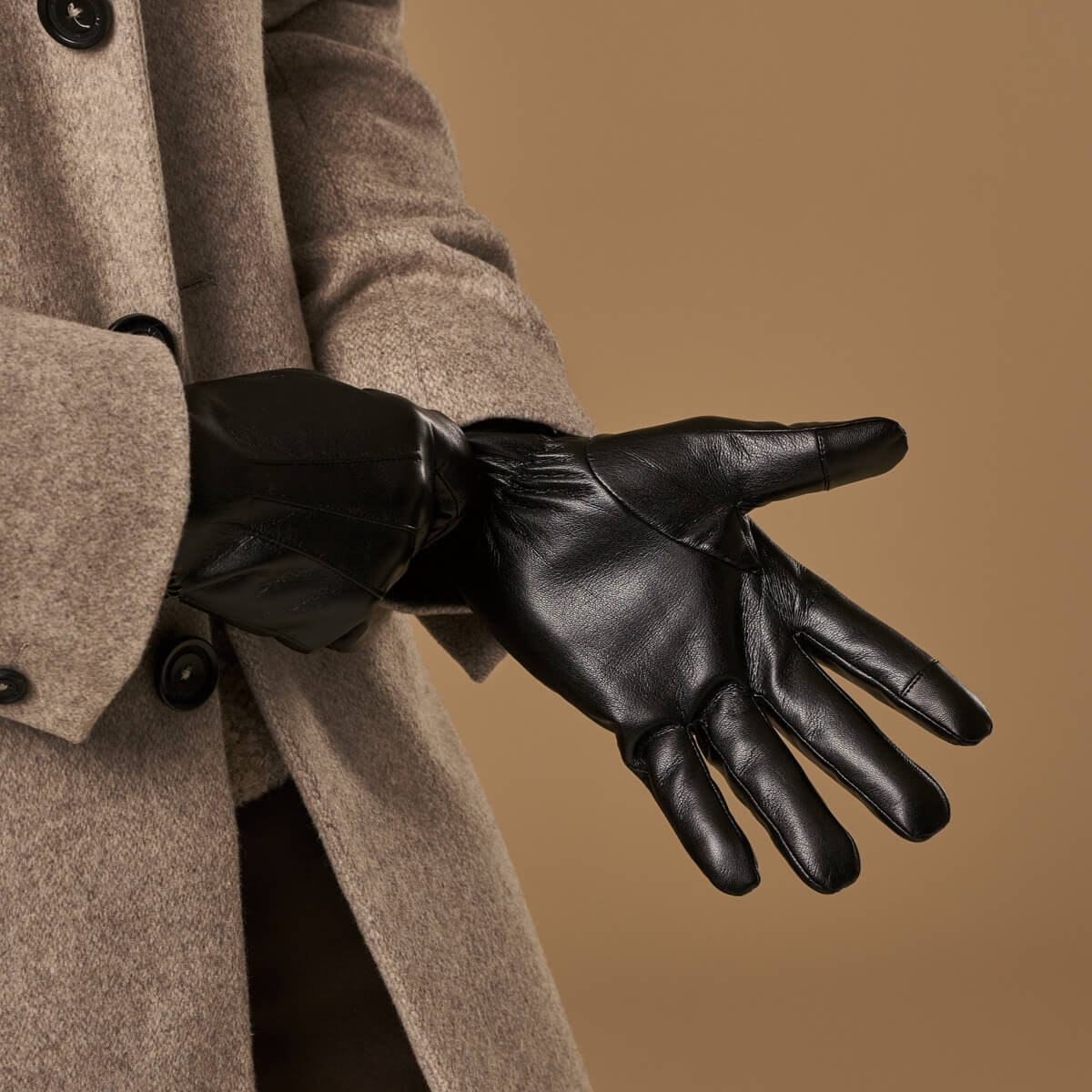 Musk (black) - Vegan leather gloves with fleece lining & touchscreen feature - Image 9
