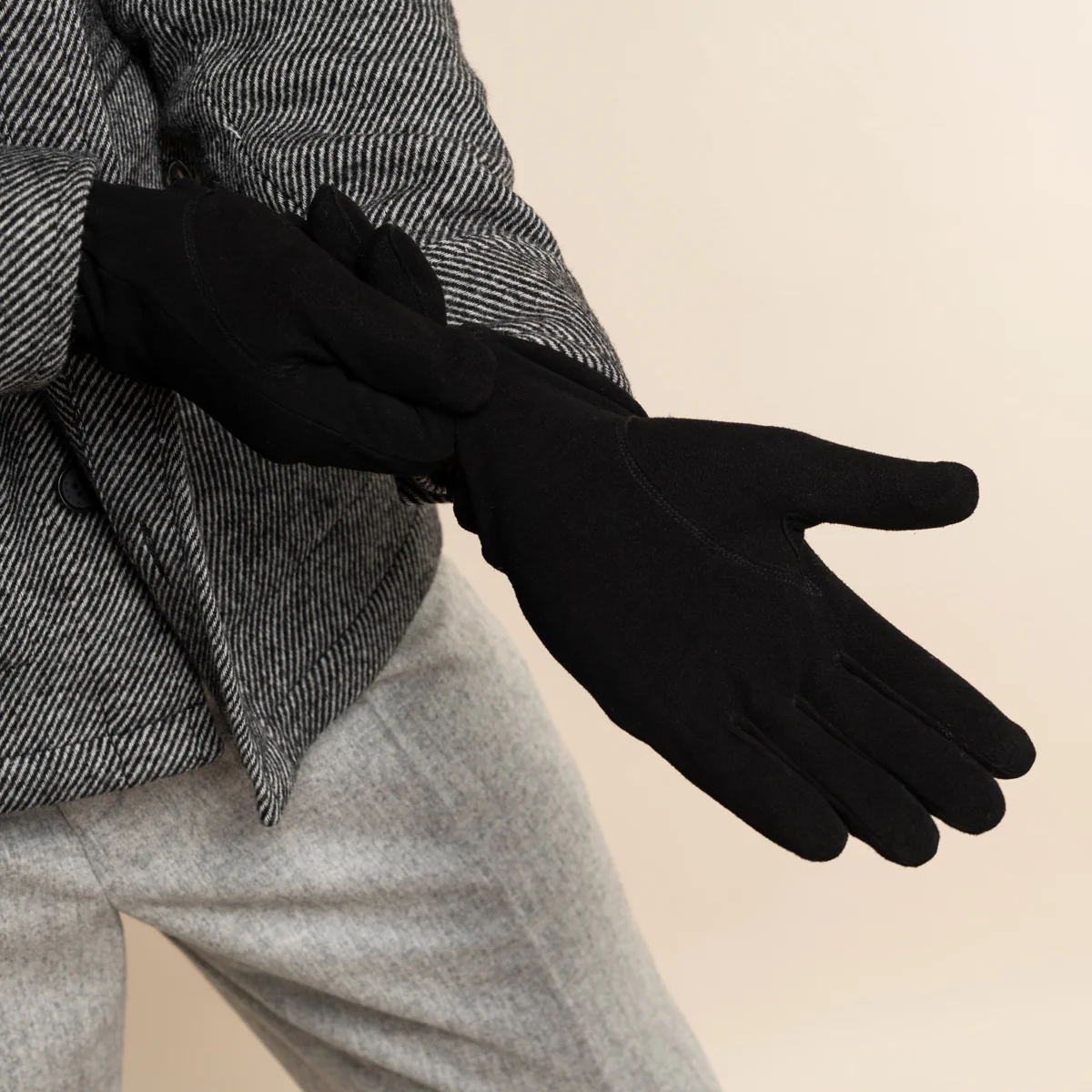 Rex (black) - Suede goatskin leather gloves with luxurious wool/cashmere lining - Image 9