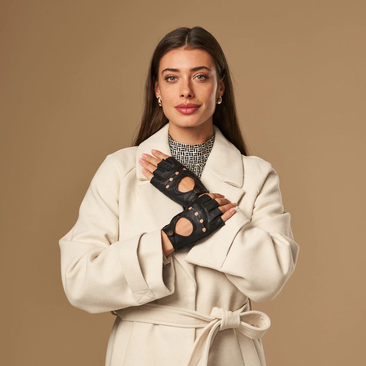 Robyn (black) – Luxurious women's fingerless driving gloves made of American deerskin leather - Image 5