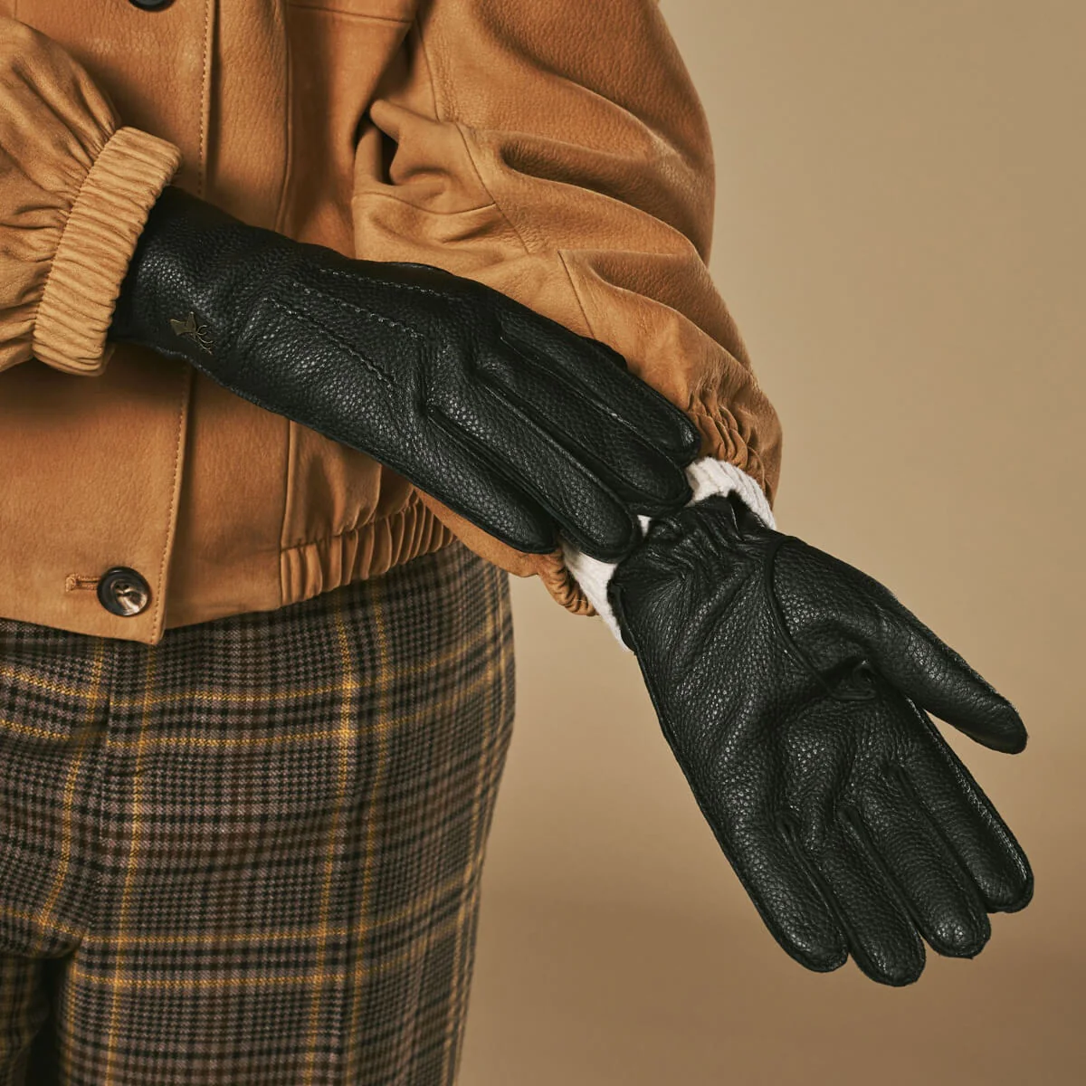 Sienna (black) – Luxurious American deerskin leather gloves with pure cashmere lining - Image 7