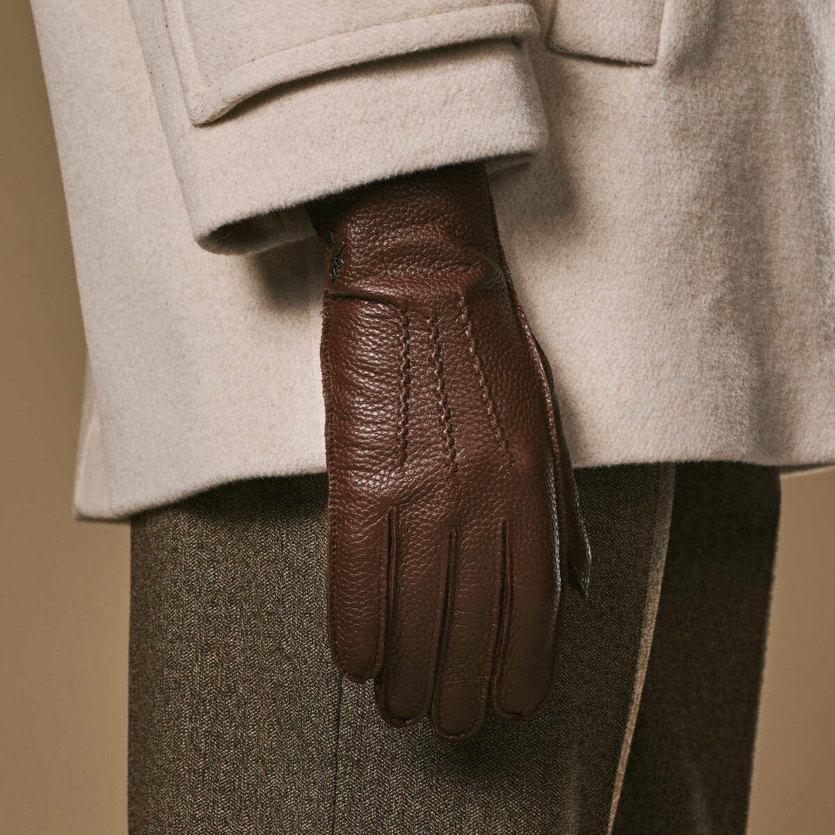 Sienna (brown) – Luxurious American deerskin leather gloves with pure cashmere lining - Image 3