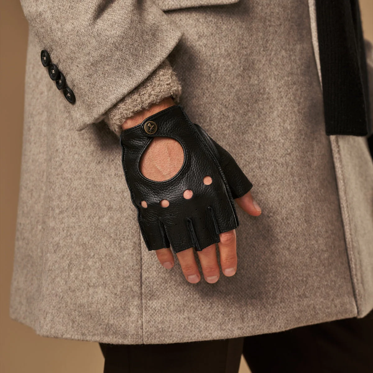 Zane (black) – Luxurious men's fingerless driving gloves made of American deerskin leather - Image 10