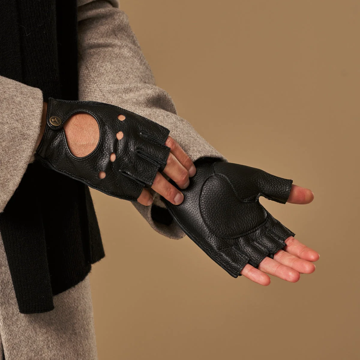 Zane (black) – Luxurious men's fingerless driving gloves made of American deerskin leather - Image 5