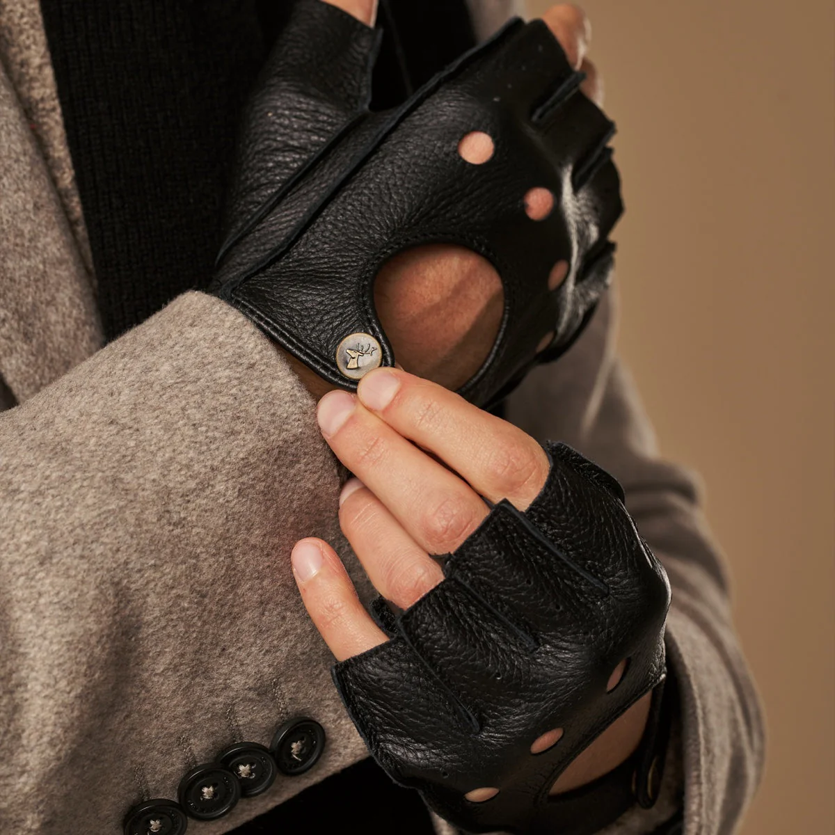 Zane (black) – Luxurious men's fingerless driving gloves made of American deerskin leather - Image 6