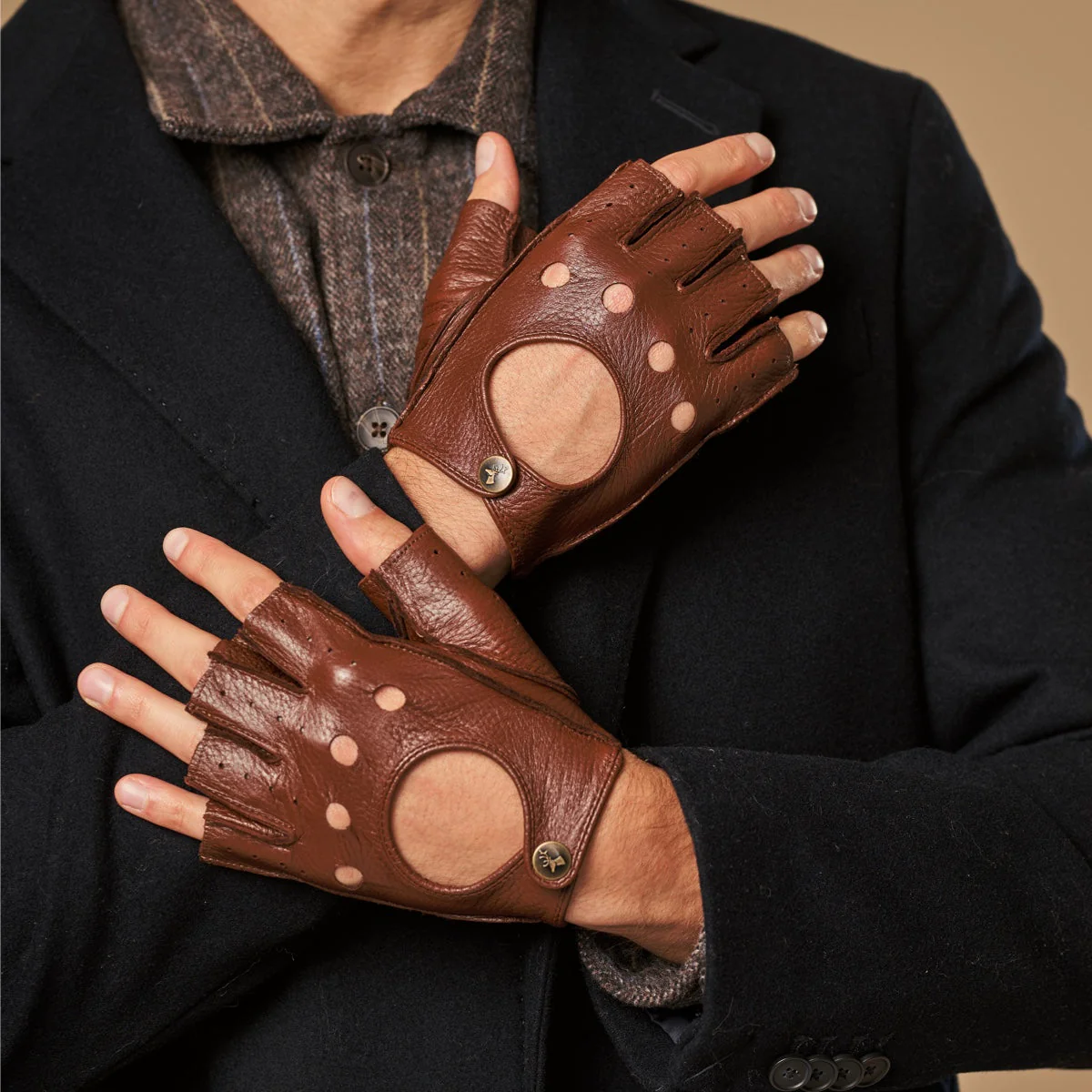 Zane (brown) – Luxurious men's fingerless driving gloves made of American deerskin leather - Image 8