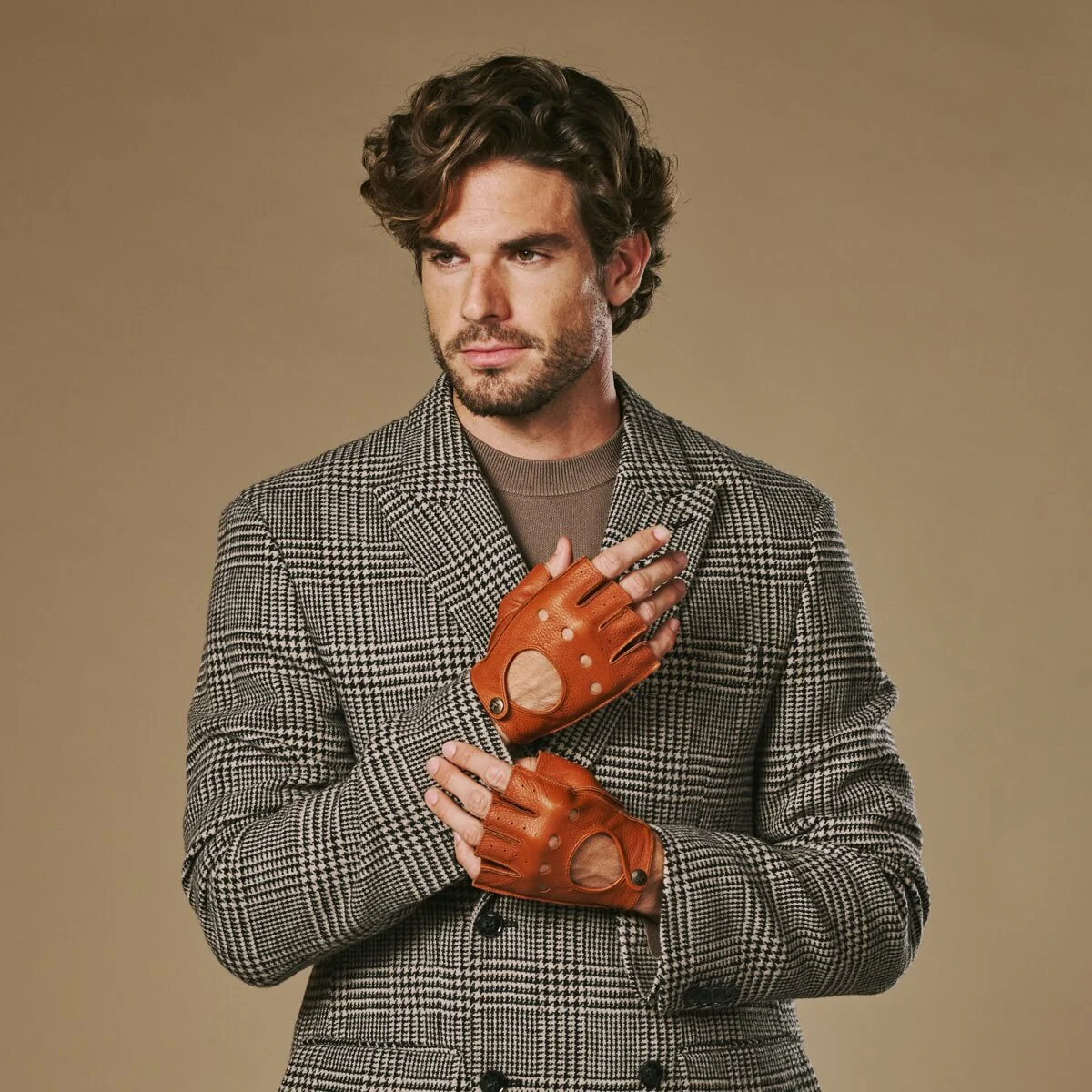 Zane (cognac) – Luxurious men's fingerless driving gloves made of American deerskin leather - Image 3