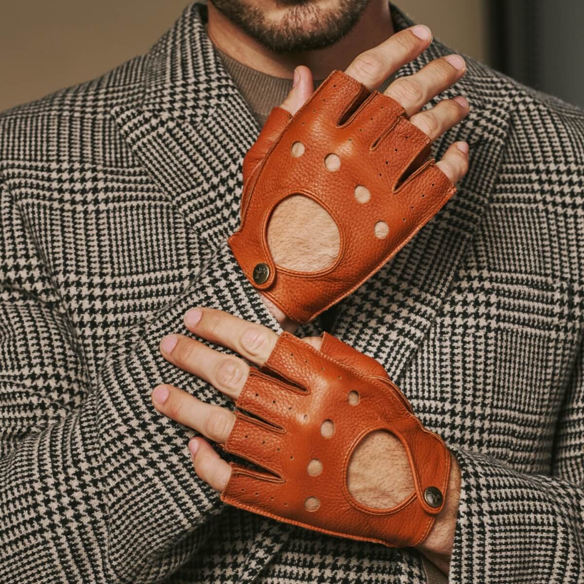 Zane (cognac) – Luxurious men's fingerless driving gloves made of American deerskin leather - Image 6