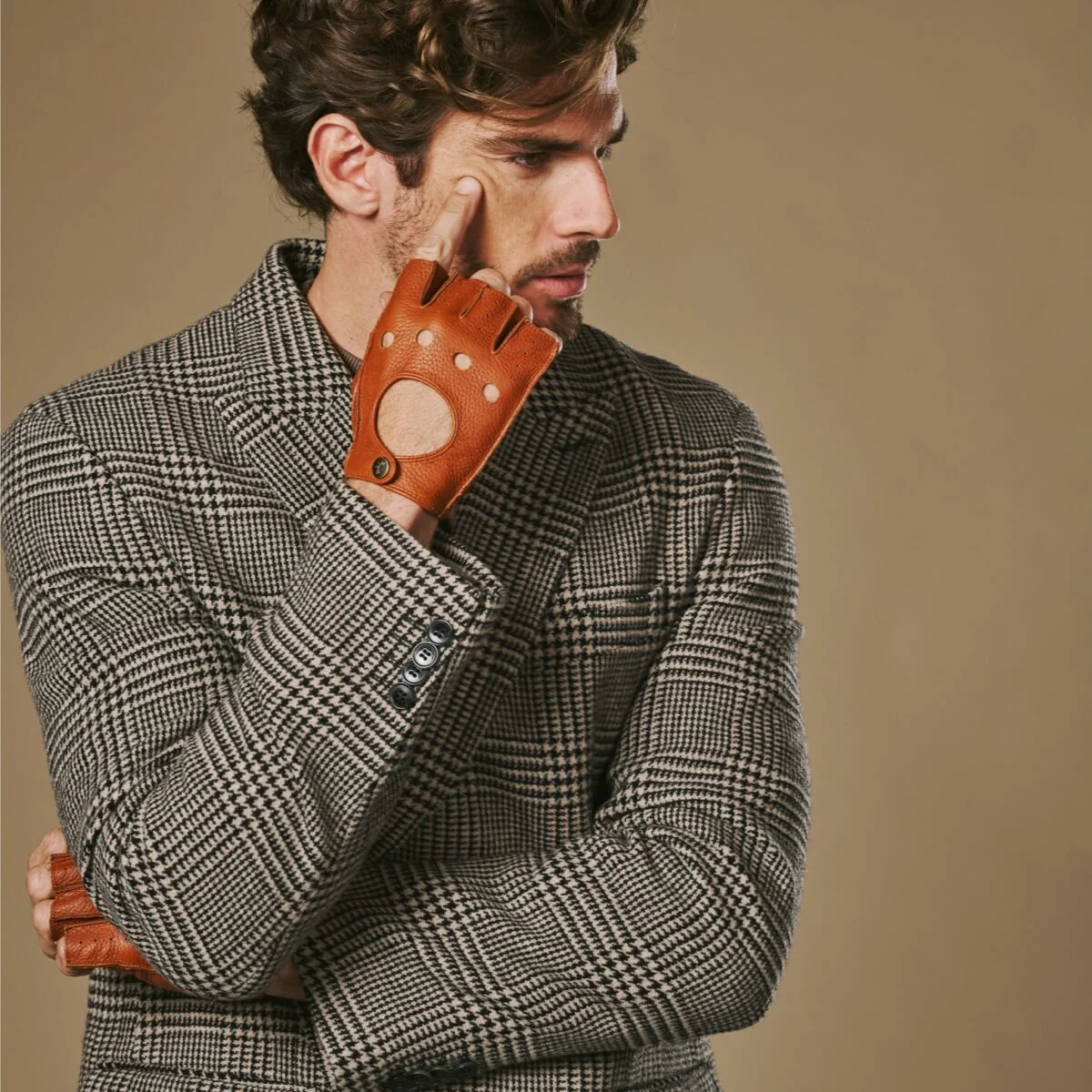 Zane (cognac) – Luxurious men's fingerless driving gloves made of American deerskin leather - Image 7