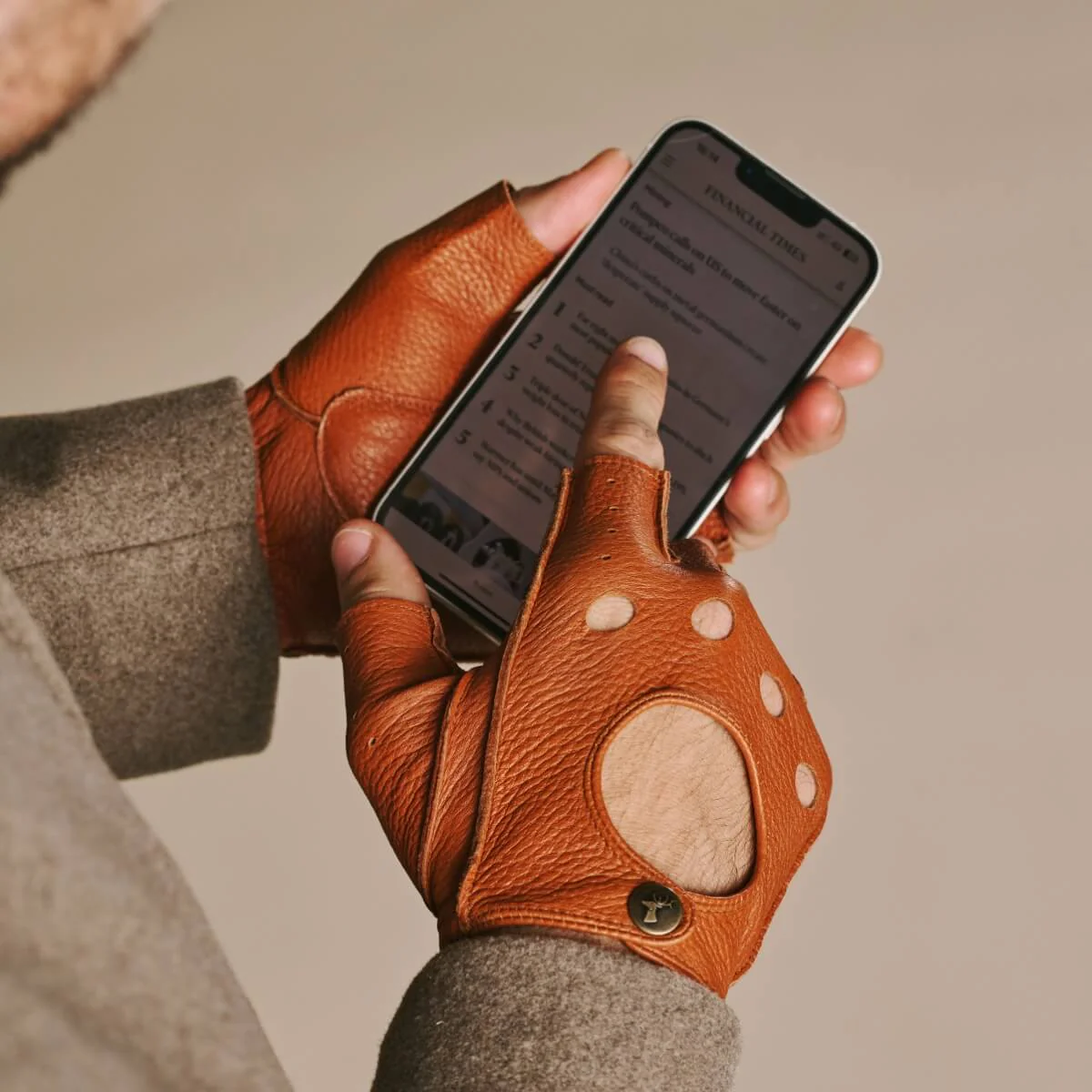Zane (cognac) – Luxurious men's fingerless driving gloves made of American deerskin leather - Image 8